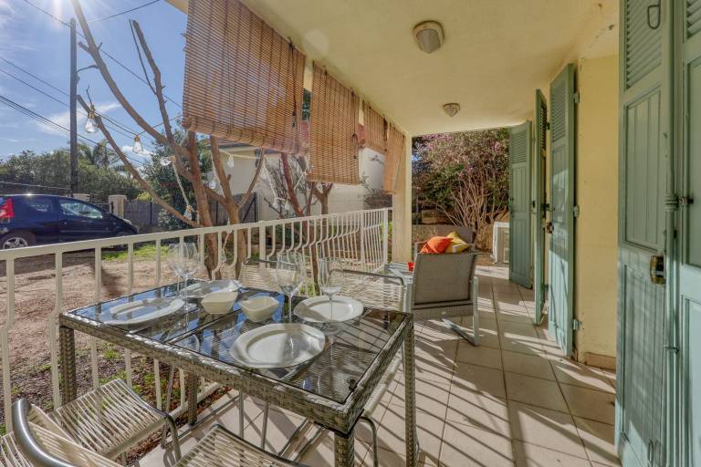 Child-friendly holiday apartment with patio & barbeque | Next to the beach | Pets are welcome — photo 5