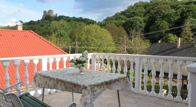Rental apartment with patio, yard & grill — photo 4