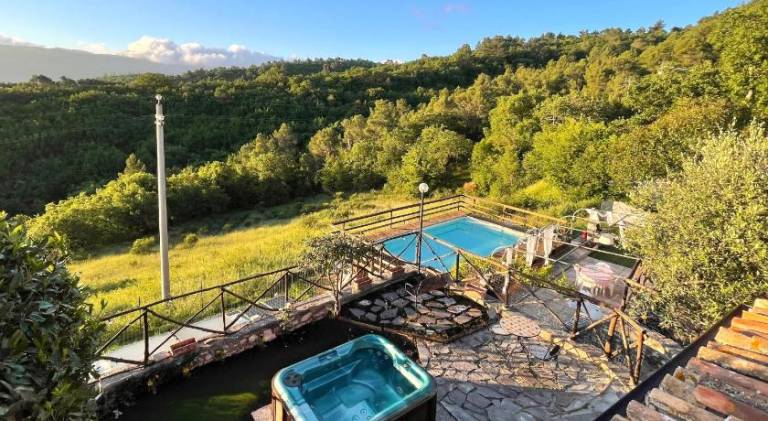 Vacation home with pool & jacuzzi in Spoleto