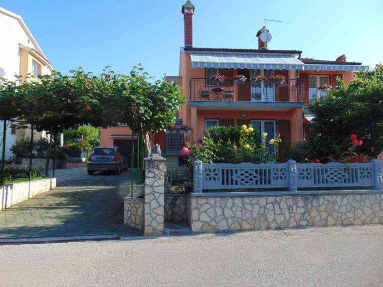 Holiday apartment with yard, grill & terrace | Pets allowed in Rovinj