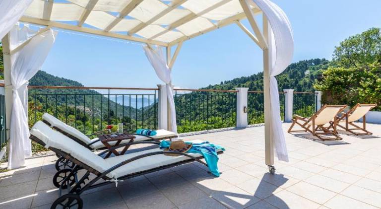 Villa with pool, garden & terrace — photo 3