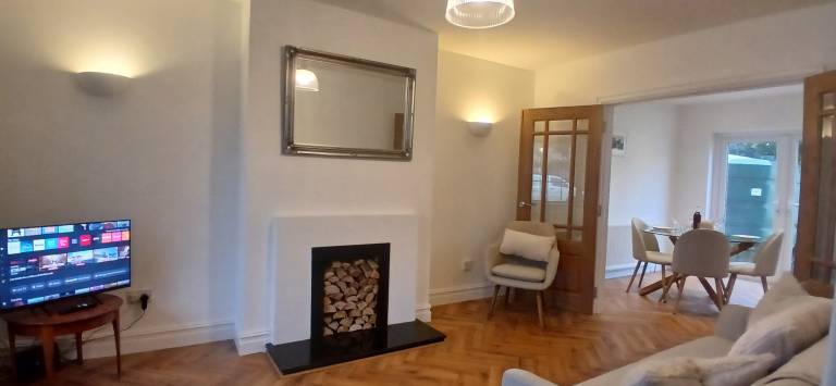 Fresh Stylish 3BDR Home with Garden Near City