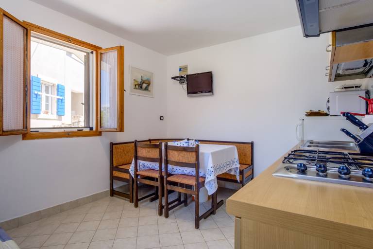 One bedroom apartment with terrace Nerezine, Lošinj (A-18734-a) — photo 2