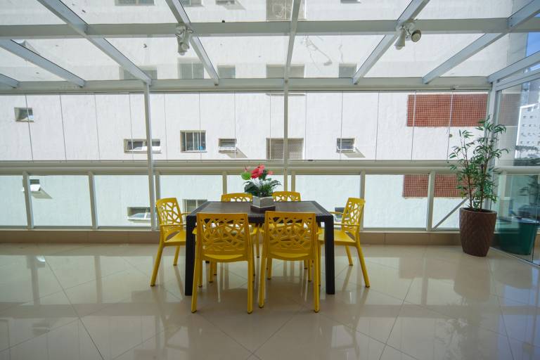 Apto pet friendly c churrasqueira a 100m da praia