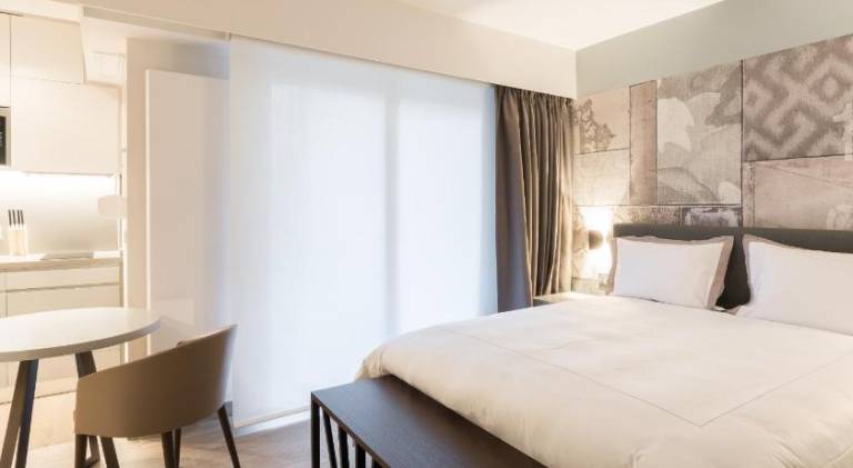 Nice serviced apartment with patio | Close to Notre-Dame Cathedral | Pets allowed — photo 2