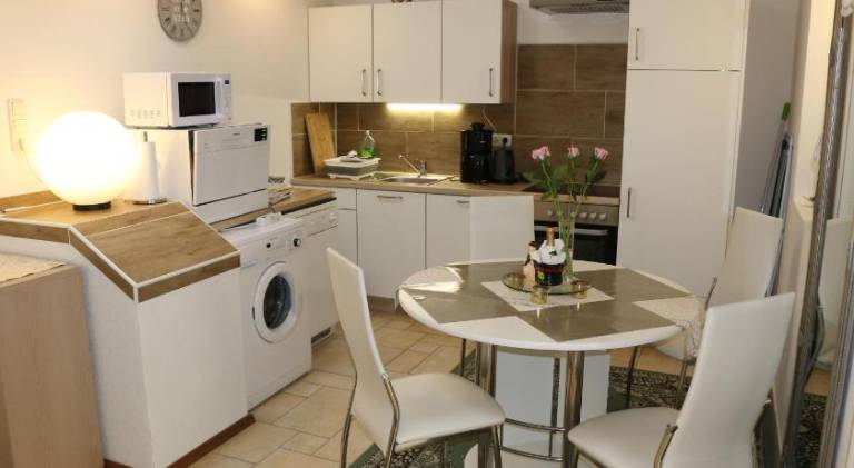 Pleasant holiday apartment with hot tub, garden & patio | Pets allowed — photo 4