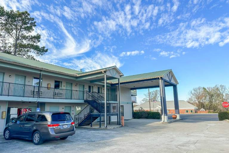 Garden Inn & Suites in Rome, GA