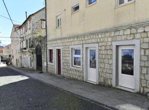 Noćenje s doručkom  Sinj