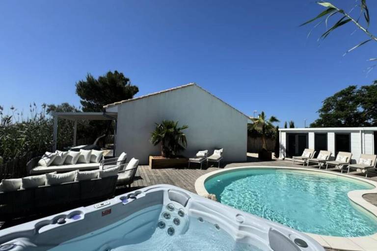 Big rental apartment with BBQ, garden & pool | Garden view | Pets are welcome — photo 5