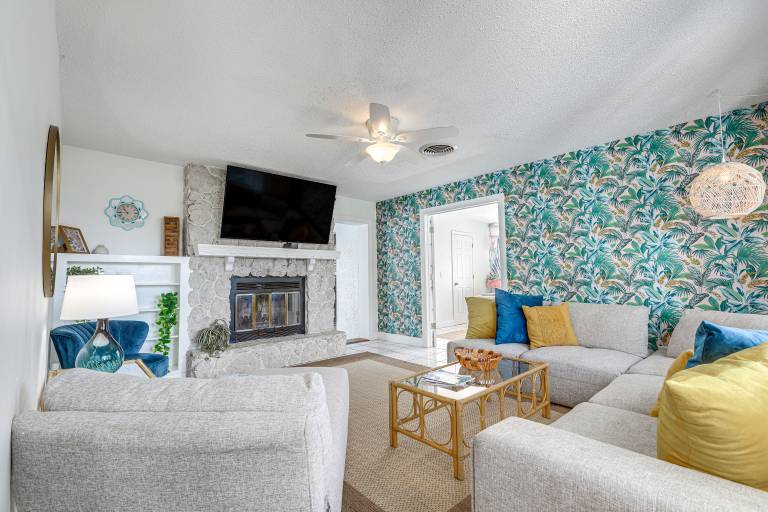 4 Mi to Jensen Beach Park: Family Home w/ Pool! — photo 2