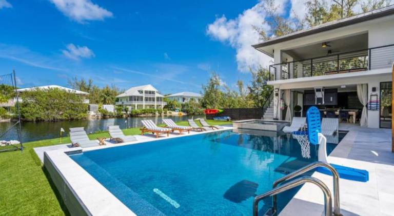 Waterfront Luxe Pool, Hot Tub, Theater, Games and more — photo 4