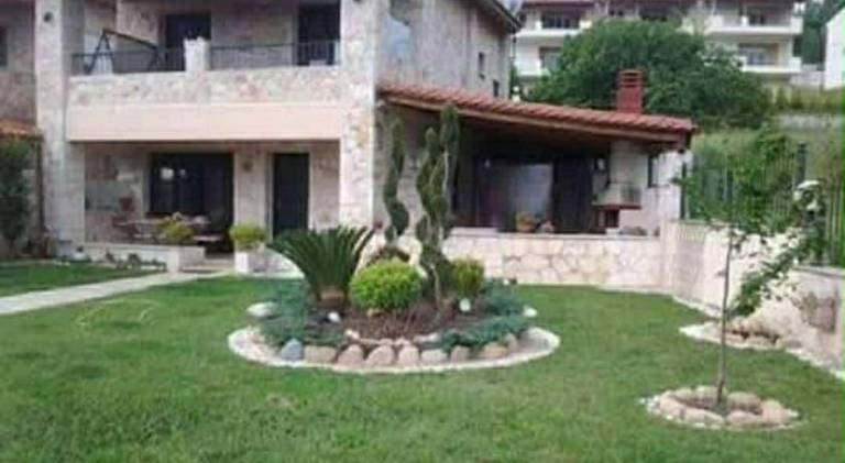 Villa with barbeque, terrace & yard in Sithonia