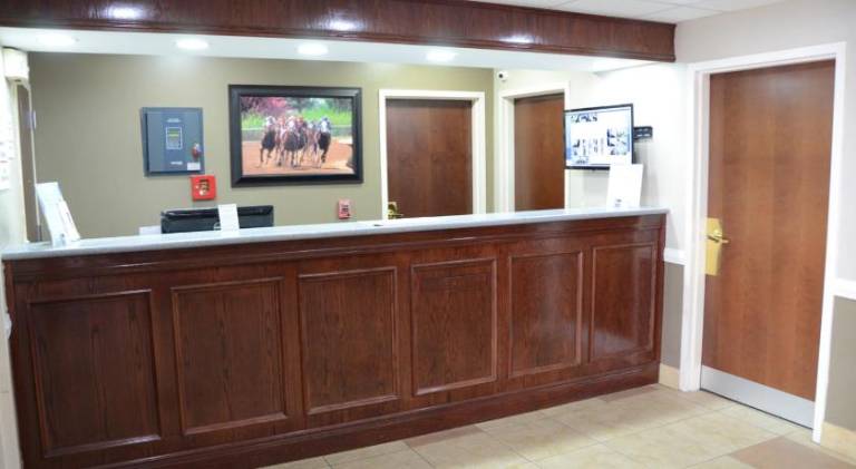 Super 8 By Wyndham Louisville/Expo Center — photo 3