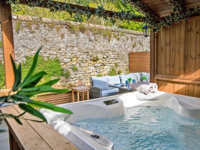 Cottage with garden, jacuzzi & grill — photo 2