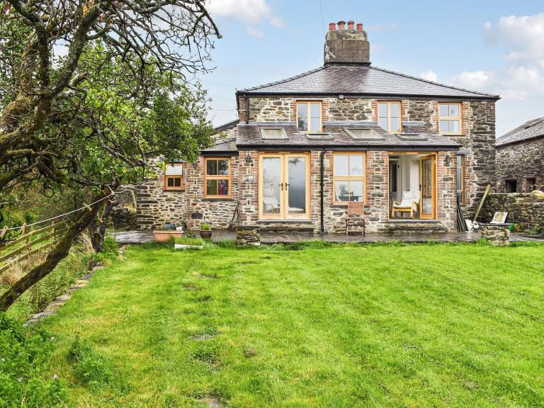 Cottage Bro Machno