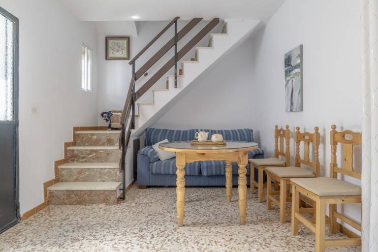 Child-friendly apartment with patio | City view | Suitable for remote work | Dogs allowed — photo 2
