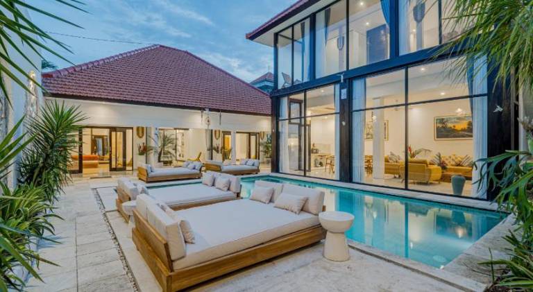 Villa with pool in Kuta