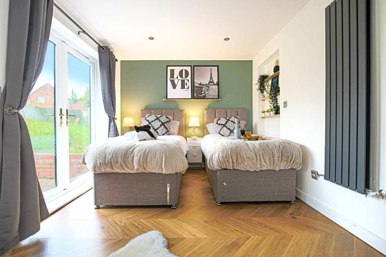 Stylish House • City Centre • Pool Table • Parking — photo 2