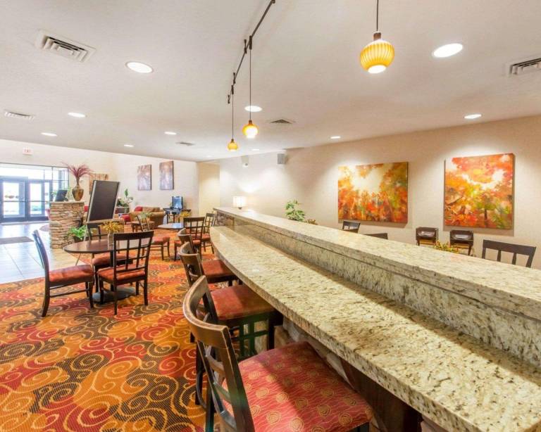 Comfort Suites Altoona North — photo 4