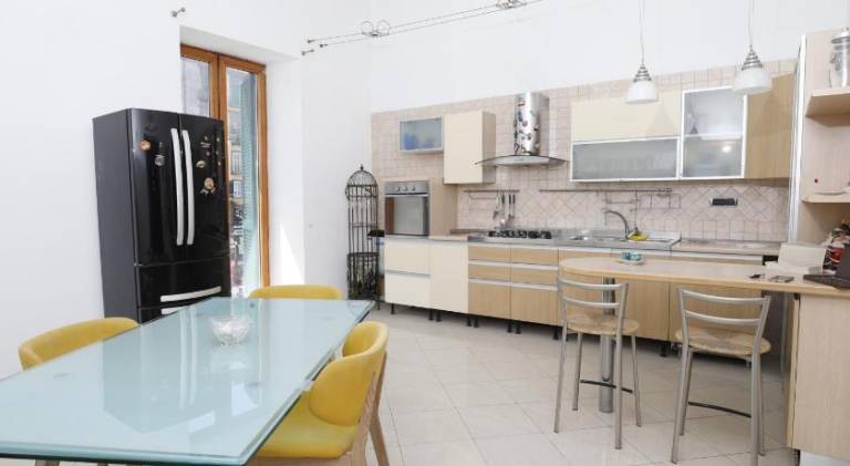 Spacious rental apartment with jacuzzi | Near Naples Cathedral | Pets allowed — photo 4