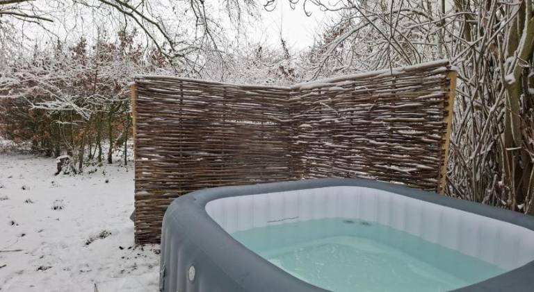 House with hot tub, BBQ & patio — photo 4