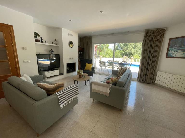 House with private pool & yard | Pets are welcome — photo 4