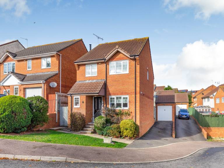 Family-oriented wonderful cottage with yard | Pet-friendly in Exmouth