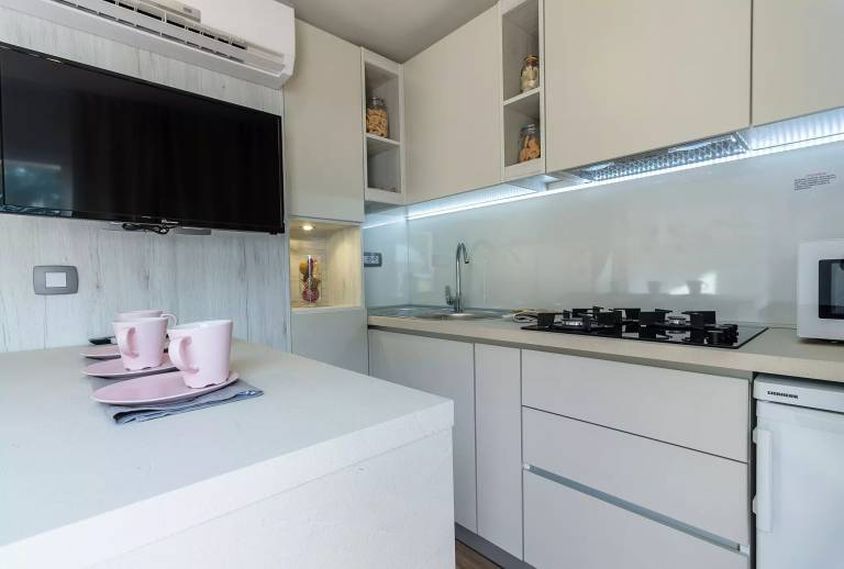 Mobile home with grill, terrace & yard — photo 4