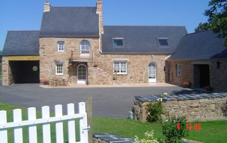 Gite with garden, grill & terrace — photo 2