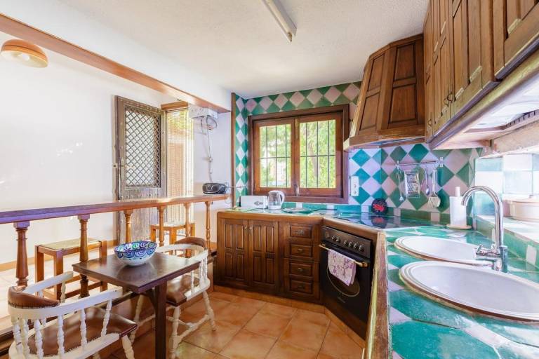 Fully equipped big vacation home with private pool, terrace & yard | Suitable for remote work | Pet-friendly — photo 4