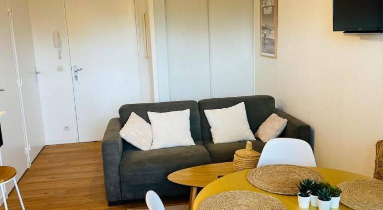Holiday apartment with pool — photo 2