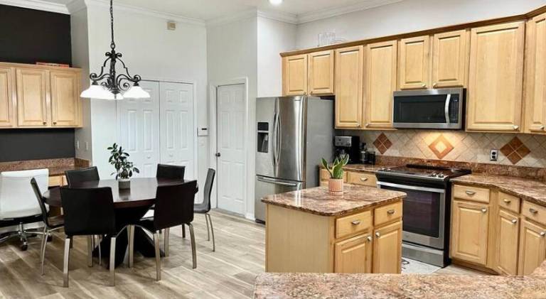 Spacious 5BR Private Home, Private Pool & Salt Water Spa, Minutes from Beaches — photo 4