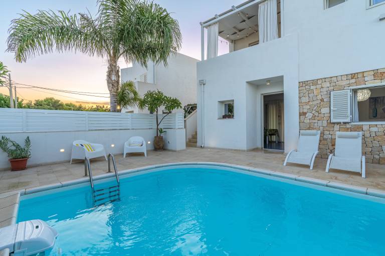 Beautiful rental apartment with barbeque, yard & terrace | Garden view | Dogs allowed in Syracuse