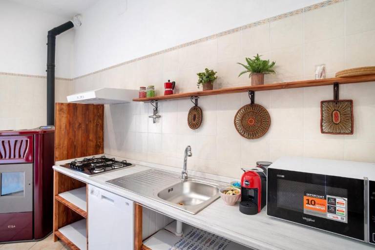 Apartment with yard & patio — photo 4