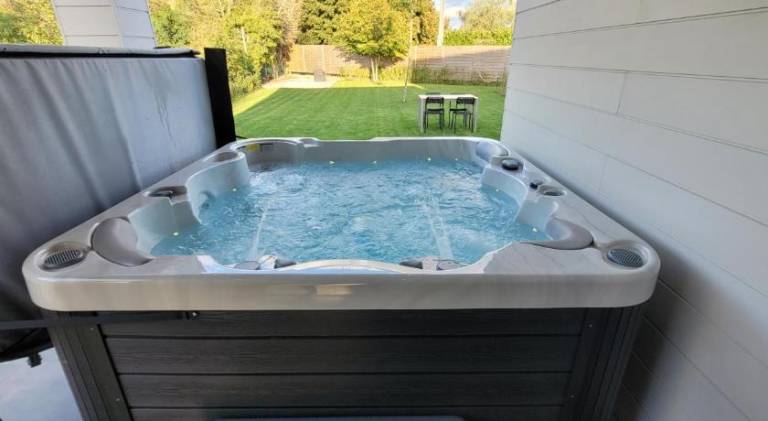 Vacation home with jacuzzi in Liege