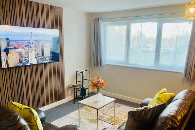 Corby Split Level Apartment with 3 Bedrooms