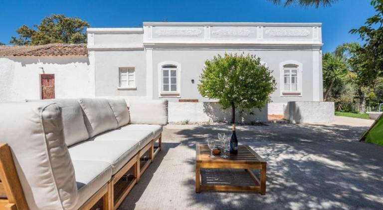 House with pool & jacuzzi — photo 3