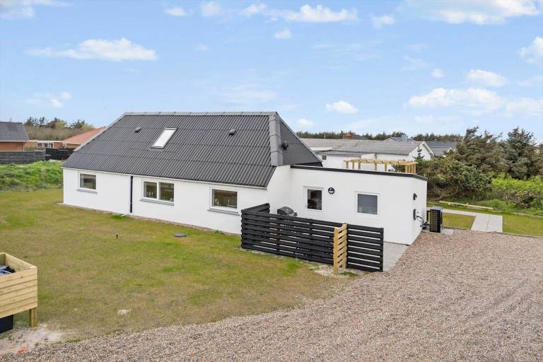 Vacation home with grill, garden & patio in Harboore