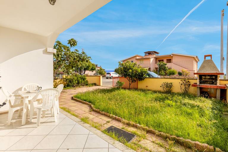 Charming Holiday Home Tanaunella appartamento 2 with Ventilators, Balcony, Terraces & Sea View; Parking Available, Pets Allowed — photo 2