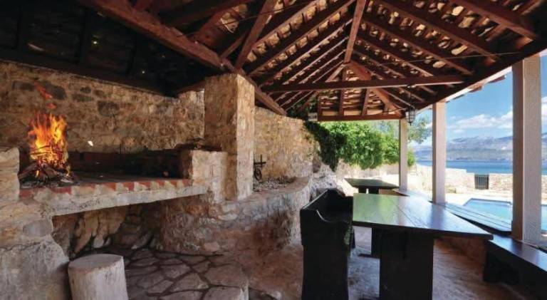 Villa with pool — photo 3