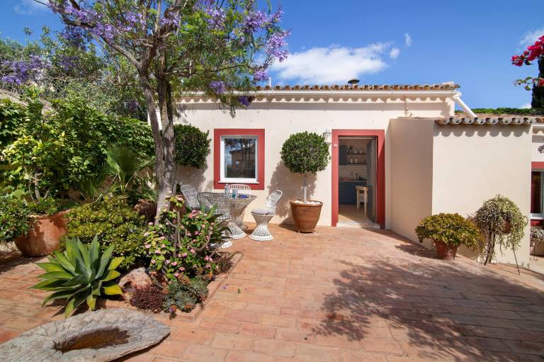 House with barbecue, garden & patio | Mountain view — photo 2