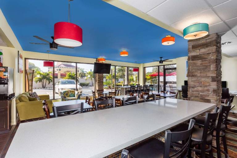 Days Inn by Wyndham Sarasota Bay — photo 3