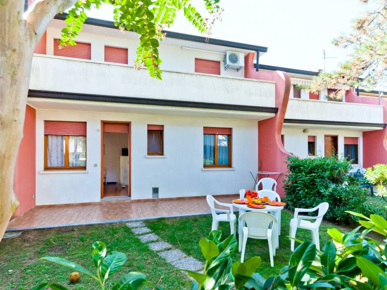 Holiday apartment with pool & terrace — photo 3