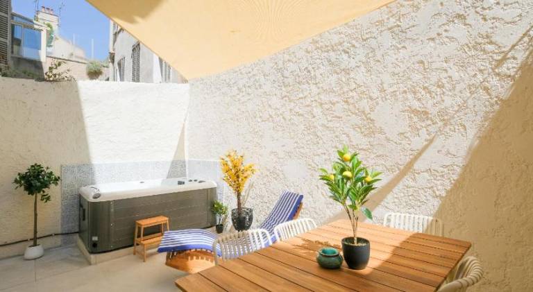 Rental apartment with hot tub & patio | Next to Notre-Dame de la Garde | Pets are welcome — photo 5