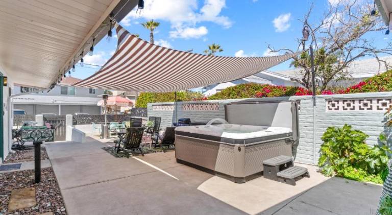 Holiday apartment with hot tub — photo 3