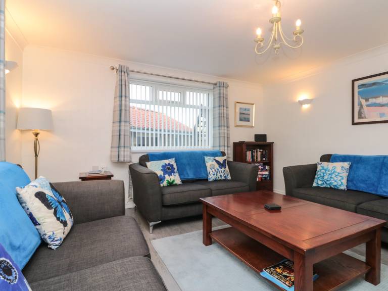 Cottage with garden | Beach view — photo 4