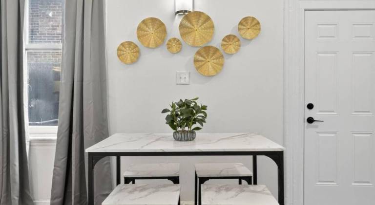 Apartment | Close to Liberty Place — photo 4