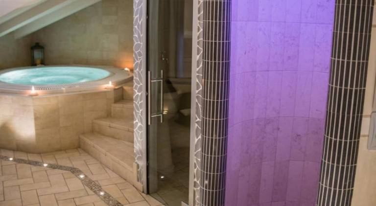 Serviced apartment with jacuzzi & sauna | Pet-friendly — photo 3