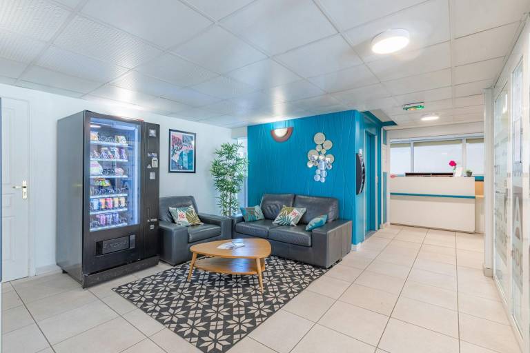 Serviced apartment with patio | Suitable for remote work — photo 3