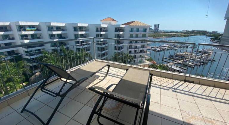 Apartment with pool — photo 3